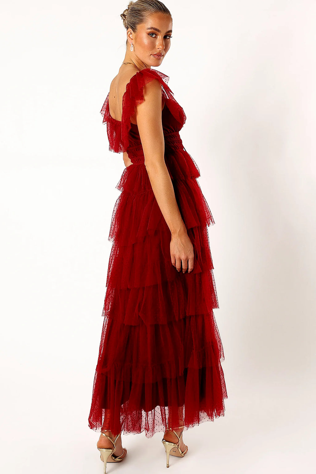 Front cut out on the bust of a burgundy maxi dress