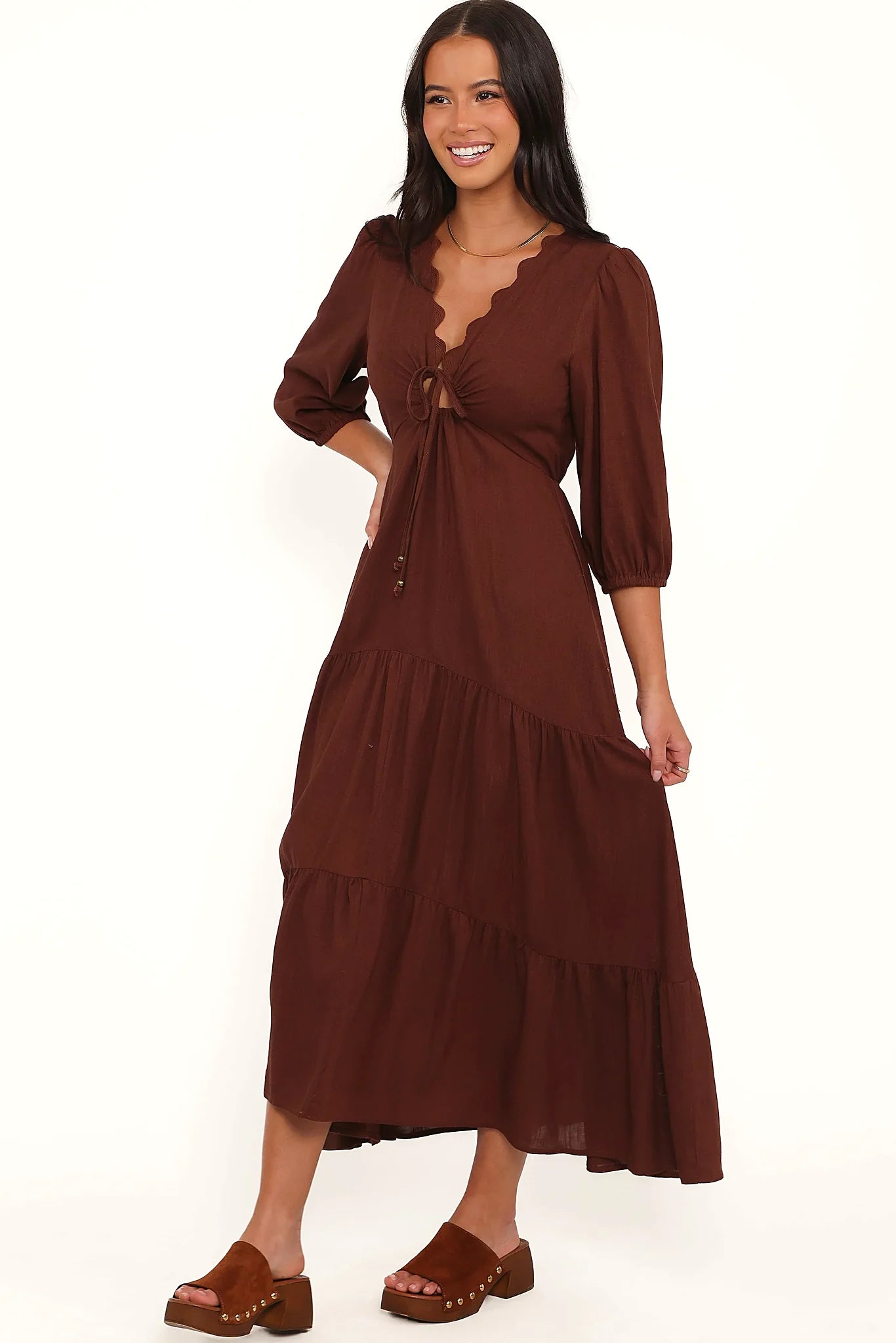 Long sleeve with elasticised cuff on a brown linen midi dress