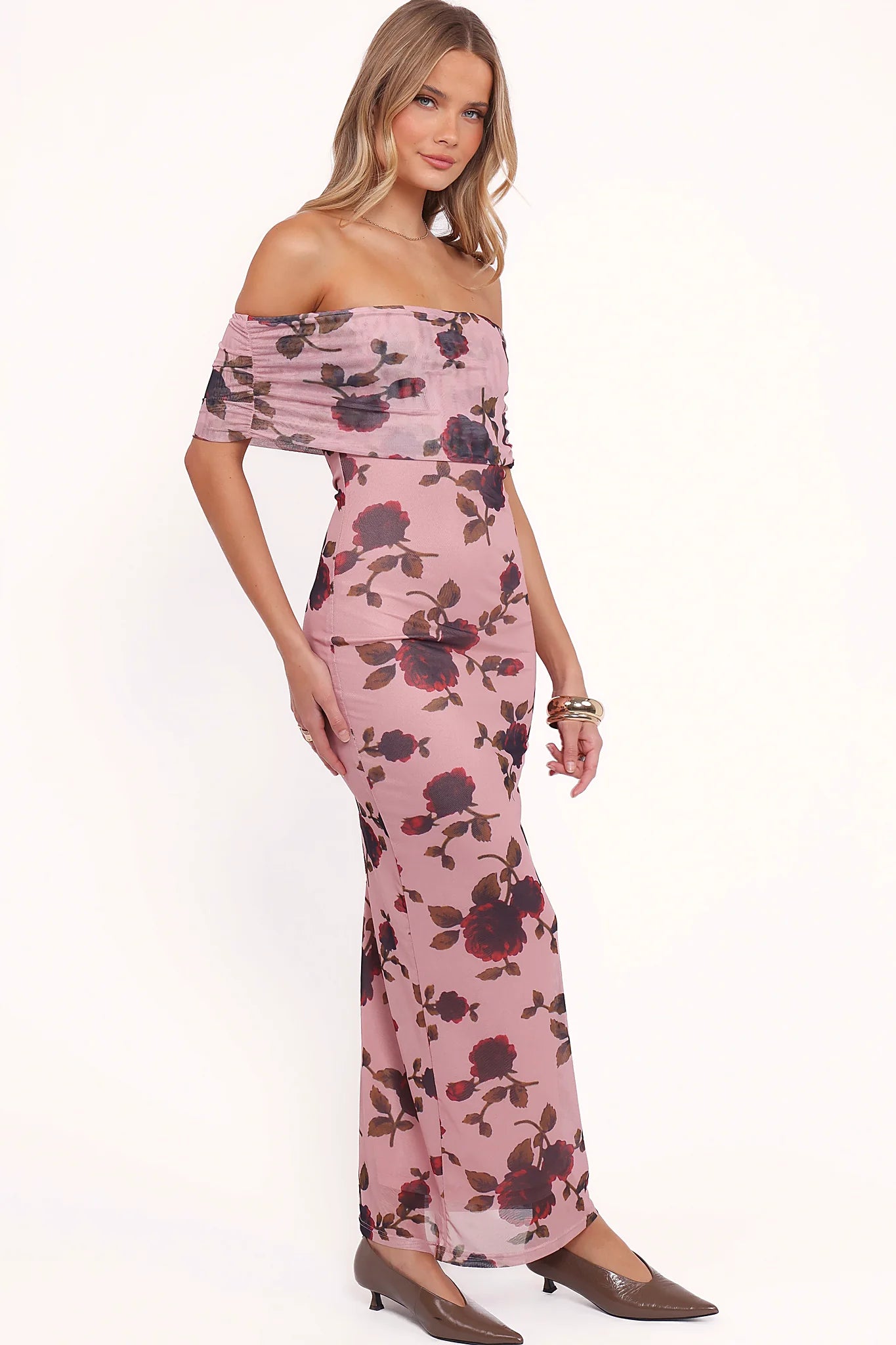 Short sleeve detail on a pink floral bodycon maxi dress