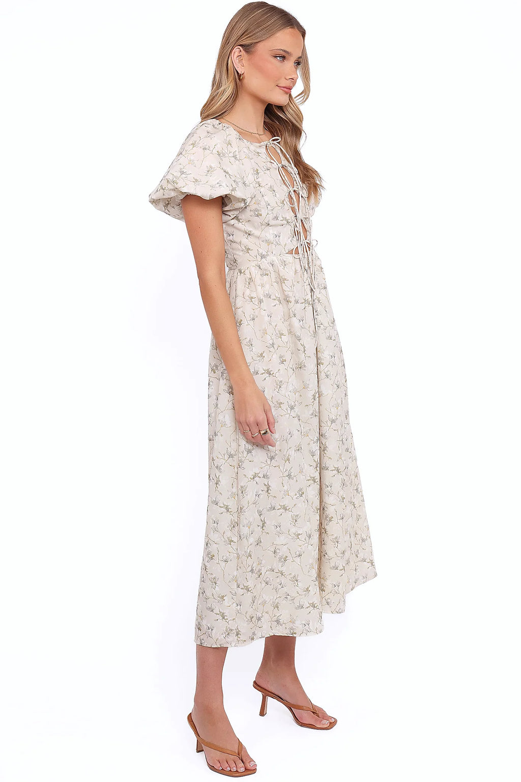 Short sleeve with elasticised cuff on a beige floral maxi dress